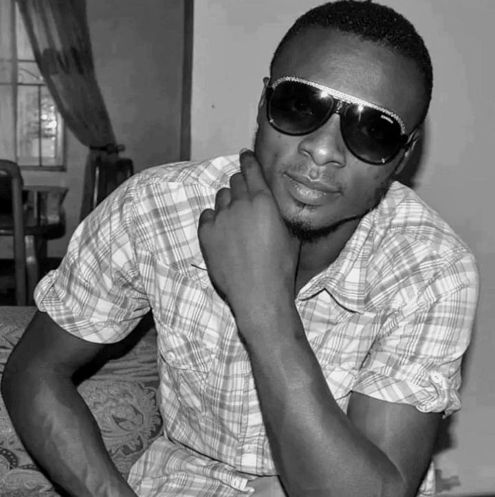 ibnobodyoflagos's tweet image. Quote with old black and white picture of you👎