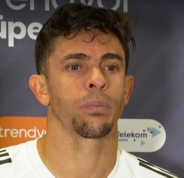 futbolarena's tweet photo. Gabriel Paulista: "Biraz daha sakin kalsaydık 3-0 yapabilirdik. Hep bireysel hatalardan goller yedik. Kendimizi eleştirmeliyiz." (beIN Sports) https://t.co/Gyw8s3ntKF