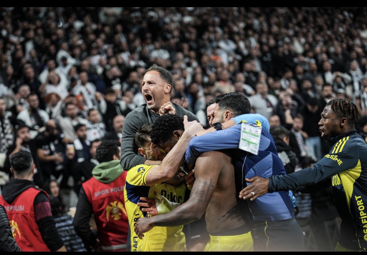 <a href="/Fenerbahce/">Fenerbahçe SK</a> SENCİYİZ HOCAM SENCİYİZZZ !! 💛💙