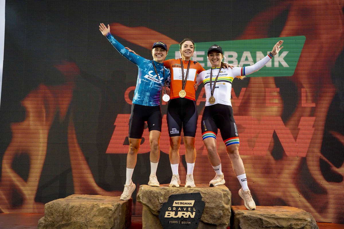 Axelle Dubau-Prevot overturned an 8:54 deficit on the final stage of the 2025 Nedbank Gravel Burn to win the inaugural title, with Ashleigh Moolman-Pasio endured mechanicals and dropping from 1st to 5th overall. diverge.info/2025/11/02/gra…