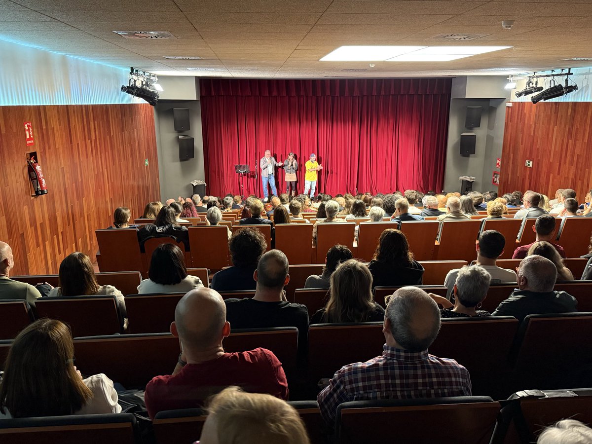 🎭 Arranca la 𝐌𝐮𝐞𝐬𝐭𝐫𝐚 𝐋𝐨𝐜𝐚𝐥 𝐝𝐞 𝐓𝐞𝐚𝐭𝐫𝐨 de #Parla!!

La Asociación de Vecinos Parla Este ha abierto esta XXVIII edición con “𝑇𝑎́𝑛𝑑𝑒𝑚”, un homenaje magnífico a Tricicle que ha llenado de risas y carcajadas el Teatro Isaac Albéniz.

🧵