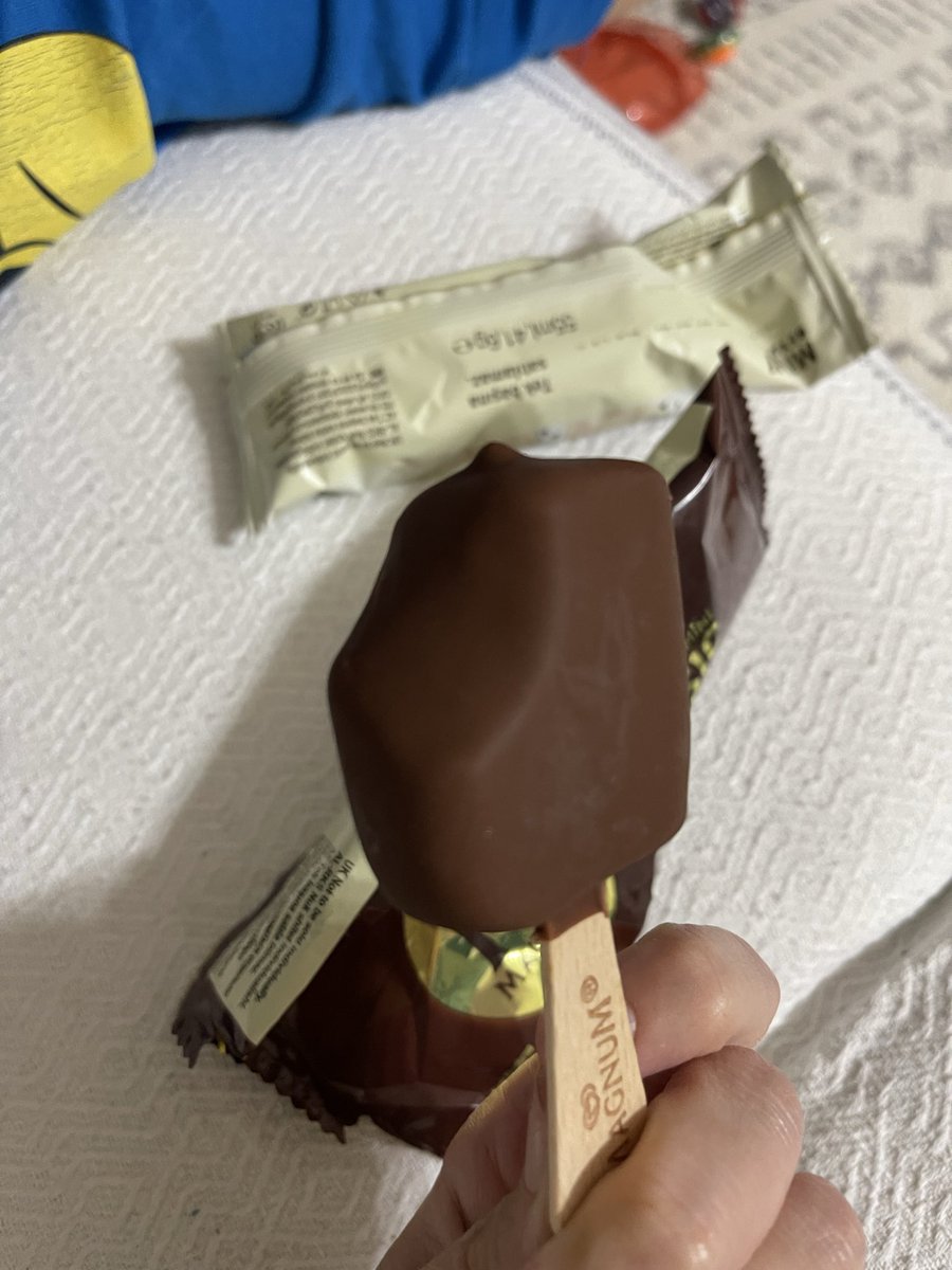 m_oksen's tweet photo. @MagnumTurkiye  zaten mini olan magnum mini paketinin içinden çıkan bu dondurma da ne oluyor acaba? https://t.co/Hvu09pAMHN