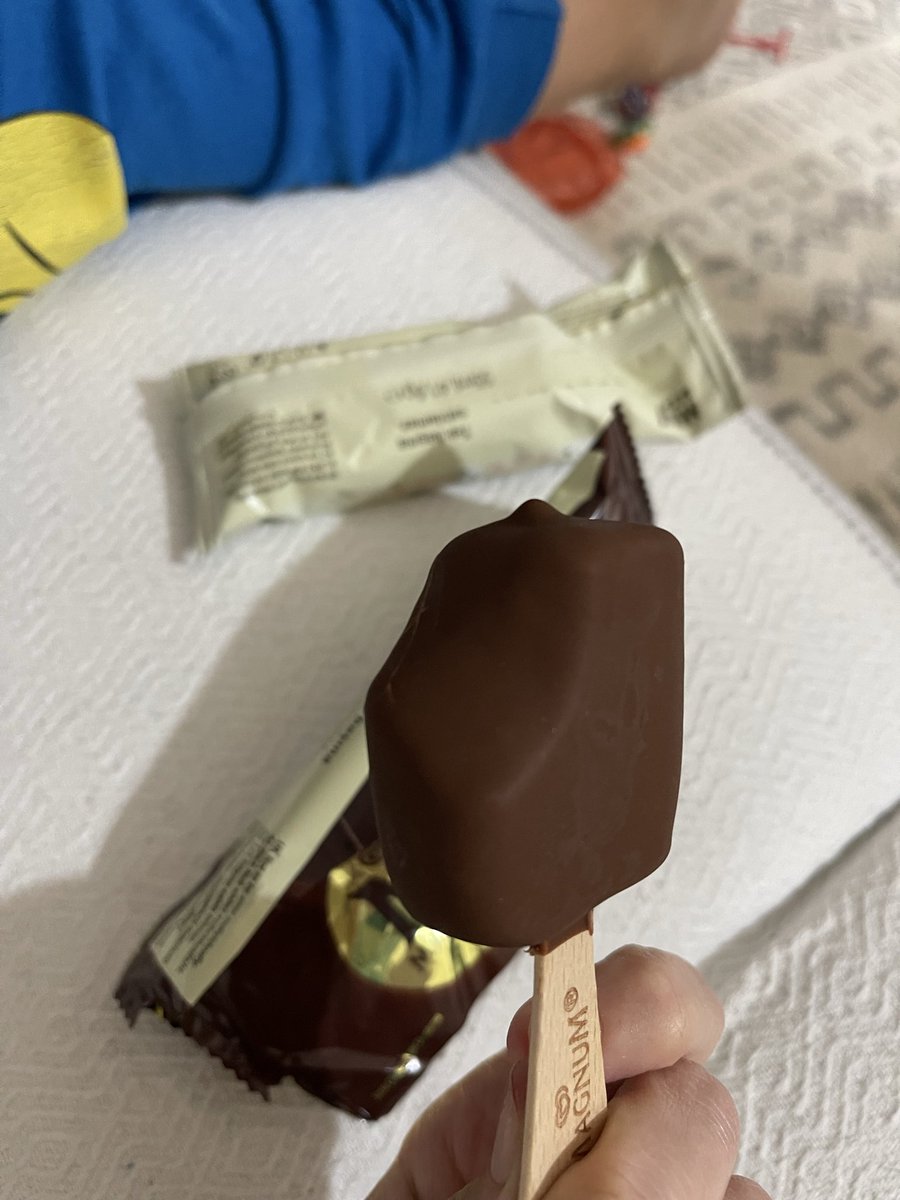 m_oksen's tweet photo. @MagnumTurkiye  zaten mini olan magnum mini paketinin içinden çıkan bu dondurma da ne oluyor acaba? https://t.co/Hvu09pAMHN