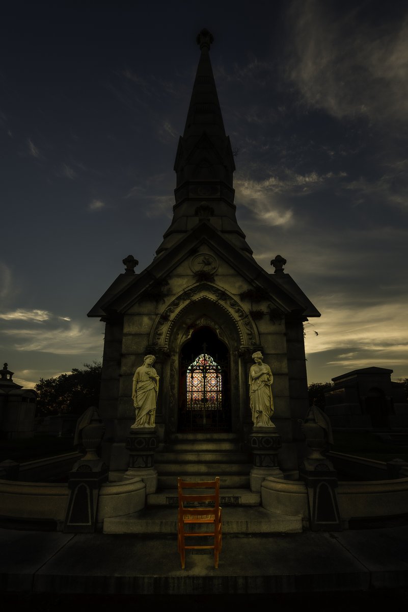 ryanlips's tweet image. Defendi Lumine

The Red Chair