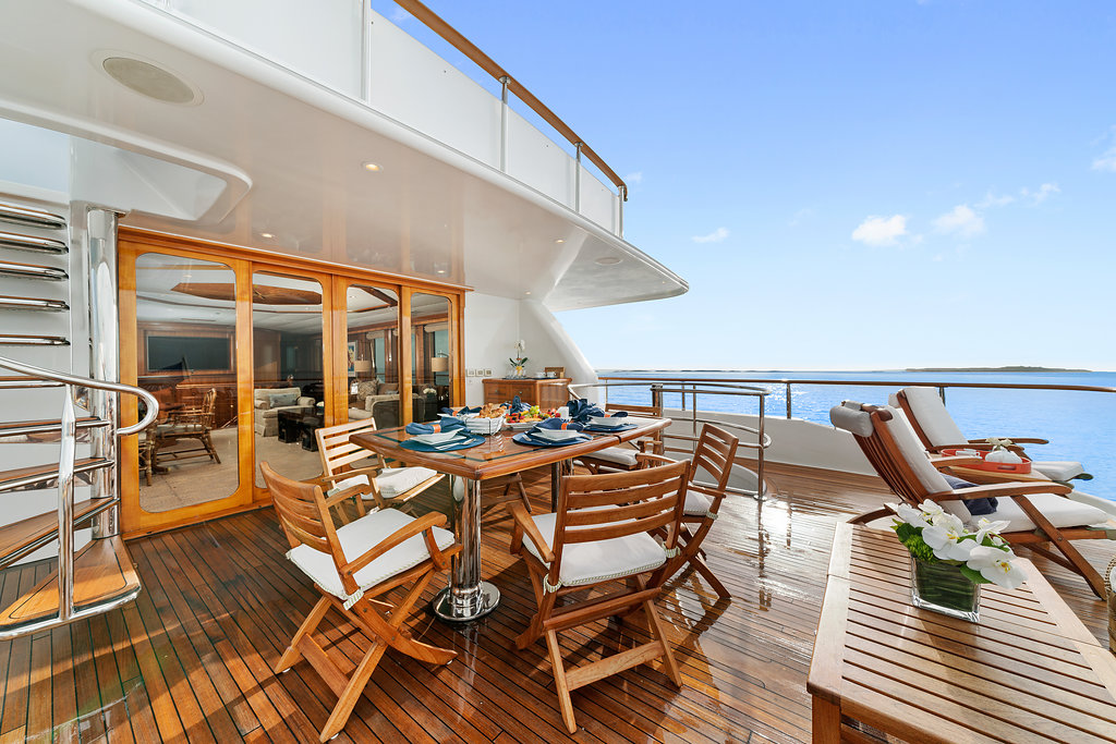 AllYachts's tweet image. November calm meets ocean grandeur. 🌊 Imagine lounging on deck as the sun dips below the horizon while your private chef serves signature cuisine. Discover your next charter with All Yachts Worldwide. #LuxuryYacht #CharterLife #yachting