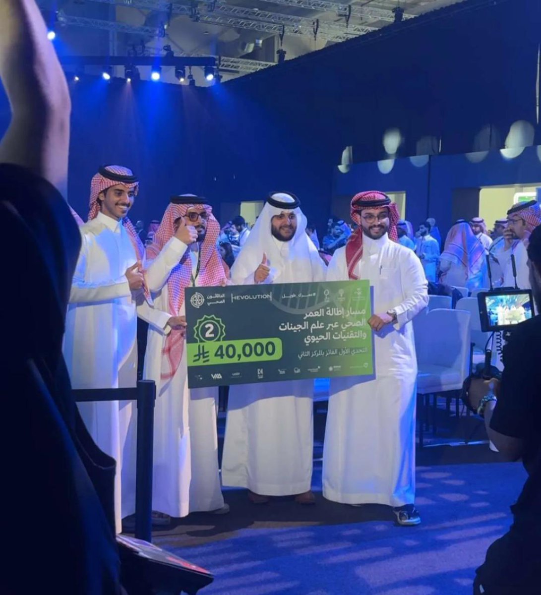 m_xrays's tweet image. الحمدلله حتى يبلغ الحمد منتهاه
بين اكثر من ٨٠٠ مشارك وللعام الثاني على التوالي ضمن #ملتقى_الصحة_العالمي

تشرفنا بتكريم معالي وزير الصحة فهد الجلاجل وصاحبة السمو الملكي الأميرة د.هياء بنت خالد آل سعود لفوزنا في الداتاثون الصحي بالمركز الثاني بإبتكار يهتم بإطالة العمر الصحي 🙏✨