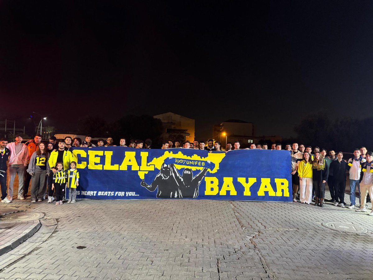 İKİ KITA, YEDİ TEPE, EN BÜYÜK FENERBAHÇE!

1907 ÜNİFEB Celal Bayar Üniversitesi örgütlenmesi olarak Beşiktaş-Fenerbahçe maçını hep beraber izledik.