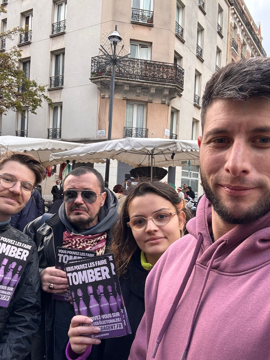 LFIsaintouen's tweet image. Encore un week-end bien chargé pour les insoumis-es de Saint-Ouen !

En porte à porte comme sur les marchés pour échanger avec les audonien-nes sur nos propositions :
➡️ logements dignes et accessibles ;
➡️ services publics pour tous-tes ;
➡️ plus de démocratie participative !