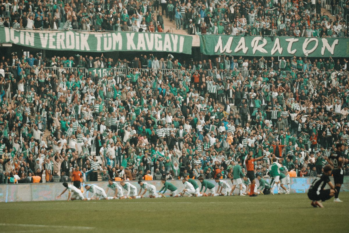 16insider's tweet photo. Bursaspor’un şampiyonluk albümüne yeni bir fotoğraf eklendi.

📸 @erdalmutluer https://t.co/Swx7BroNtc
