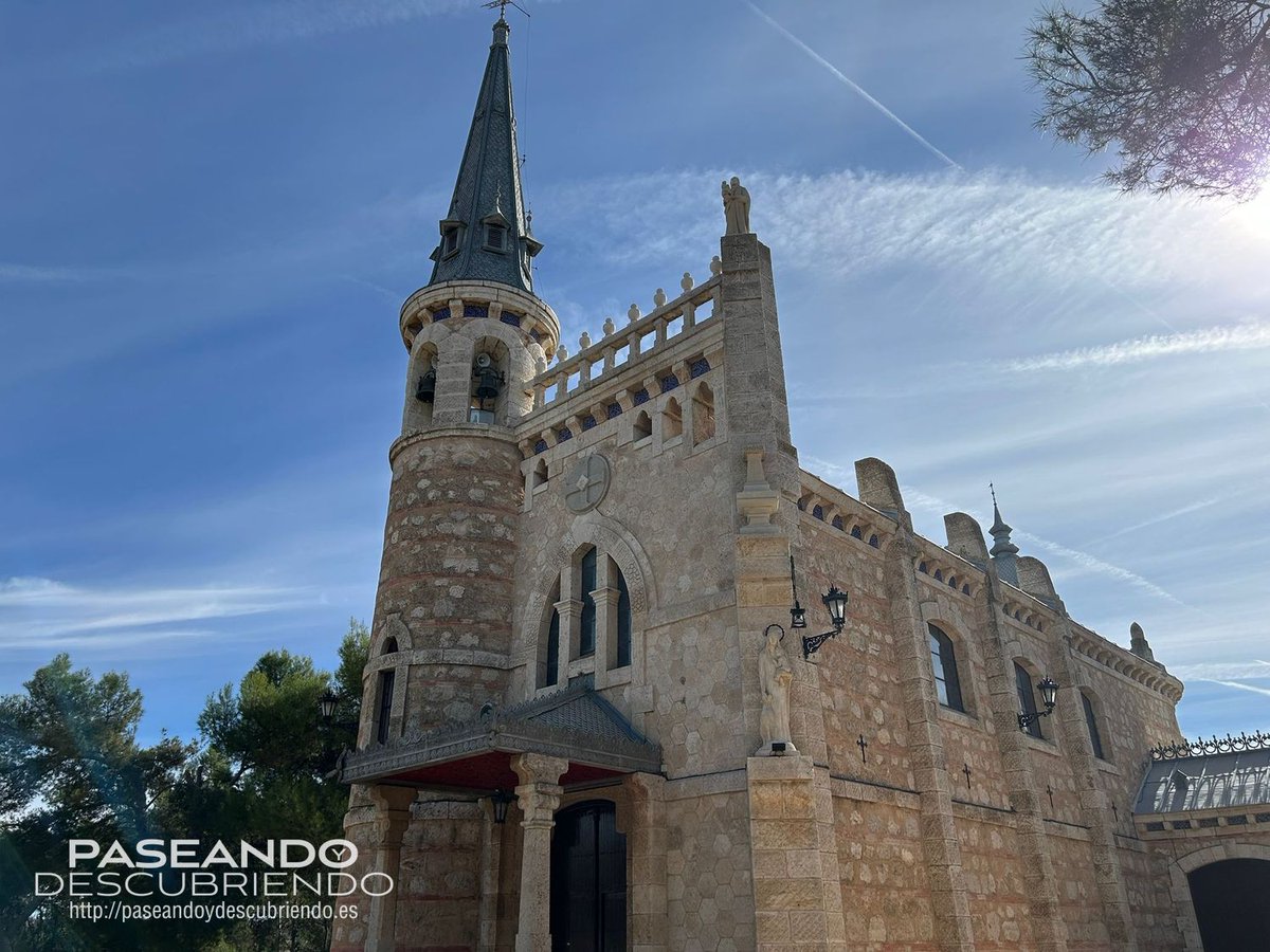 paseandoydescu's tweet photo. ERMITA VIRGEN DEL ROSARIO DE LOS PASTORES - HUERTA DE VALDECARABANANOS.
Ermita de estilo modernista, construida por el Arquitecto Jesús Carrasco-Muñoz, consagrada en el 1910. Propiedad de la familia De Mora Mortero y López donde descansas sus restos. Cedida al pueblo de Huerta. https://t.co/BAQOa8rh5D
