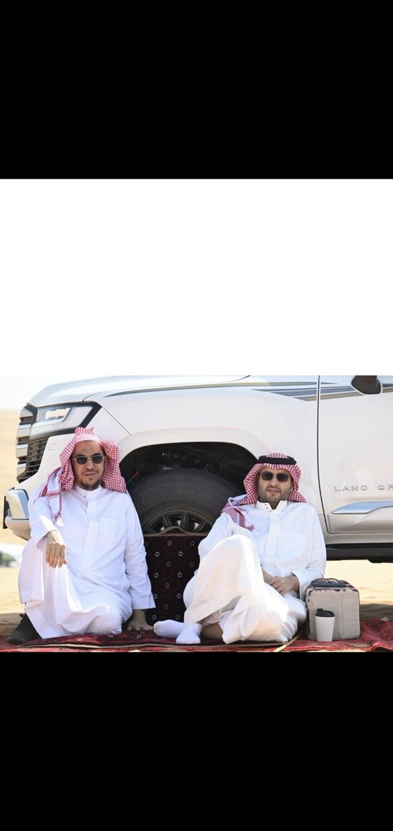 مالك الخيل الدكتور عبدالرحمن المخضوب🟦
وتواجده مع الامير تركي بن محمد بن فهد
عند ابله🟩🟩🟩🟩