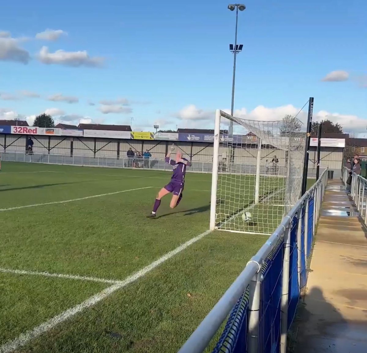 Karl Henry - ‘Are you sure that went in Lino, you’ve made a couple of questionable decisions so far today’

…

#pufc #PoshWomen