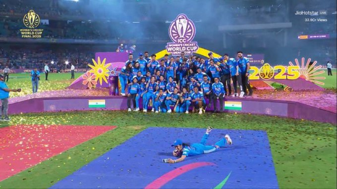 सेल्फी तो बनती है... <a href="/BCCIWomen/">BCCI Women</a> 

#WomensWorldCup2025 #INDWvsSAW #CWC2025 #INDWvsSAW #TeamIndia #CWC25 #INDvSA #Final