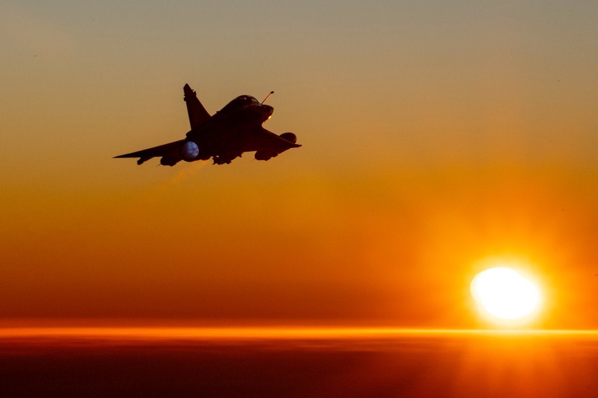 Nous sommes dimanche soir….Prenons de la hauteur….