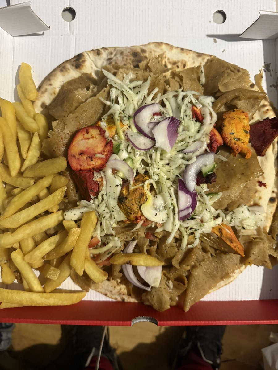 knoxycube's tweet image. Hello darkness my old friend