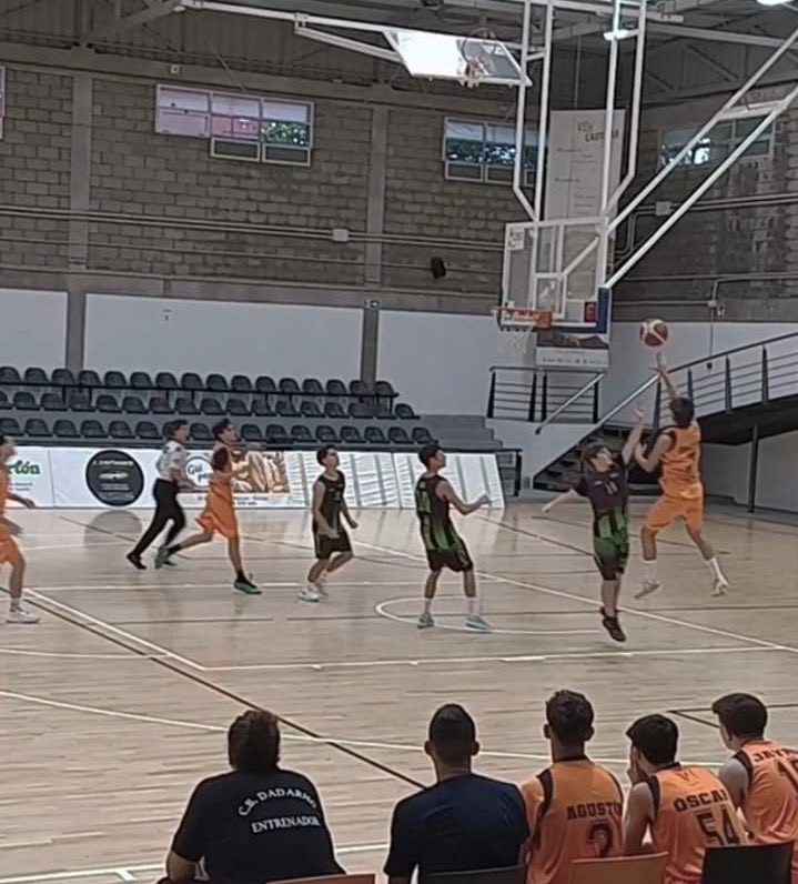 Derrota del Junior ante ValleSur Fátima (47-64).
Buen esfuerzo del equipo, que sigue creciendo y aprendiendo en cada jornada 💪🧡

#Dadarmo #Baloncesto #Güímar #BasketCanarias #VamosDadarmo
