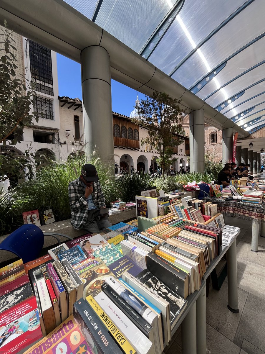 CulturaCUE's tweet image. 📚✨ Segundo día de #SegundasLecturas en la Biblioteca Municipal Daniel Córdova Toral, a pasos del Parque Calderón.
Descubre libros, comparte historias y vive la cultura. 💫
📅 Hasta el 3 de nov. | 🕚 11h00 a 18h00
#CuencaLee #FiestasDeCuenca