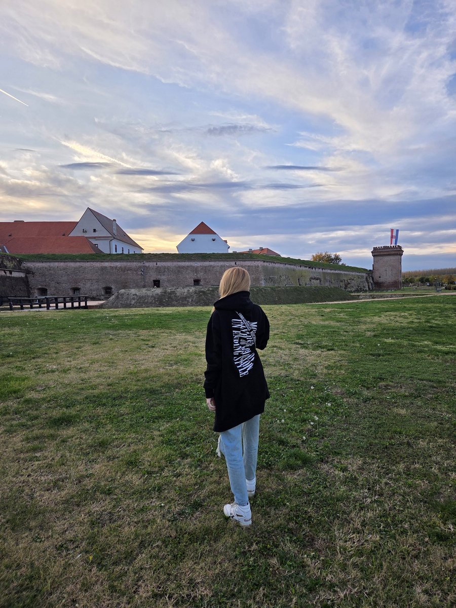 patricia_cseh's tweet image. またLUNA SEAのパーカーを着るのに最高の天気🫶

Amazing weather to wear LUNA SEA hoodie again 😍

#LUNASEA