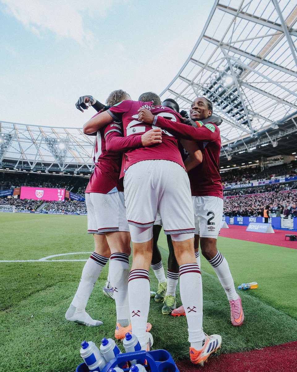 WestHam's tweet photo. It takes a team ❤️ https://t.co/x3n2PmIPE8