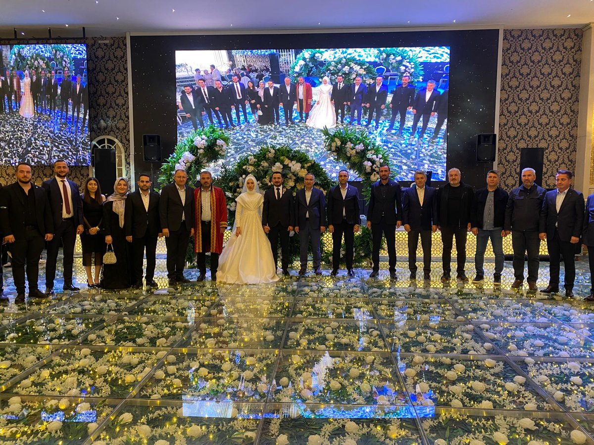 Kaymakamımız Üzeyir Aziz Özeren, Kızılay Pursaklar Şube Başkanı Hasan Karaağaç'ın Kızı Sena ile Serkan Alabaş'ın düğün merasimine katılarak mutlu anlarına şahitlik etti.
Karaağaç ve Alabaş ailelerine hayırlı olmasını dileriz. 
Bir ömür mutluluklar.💐