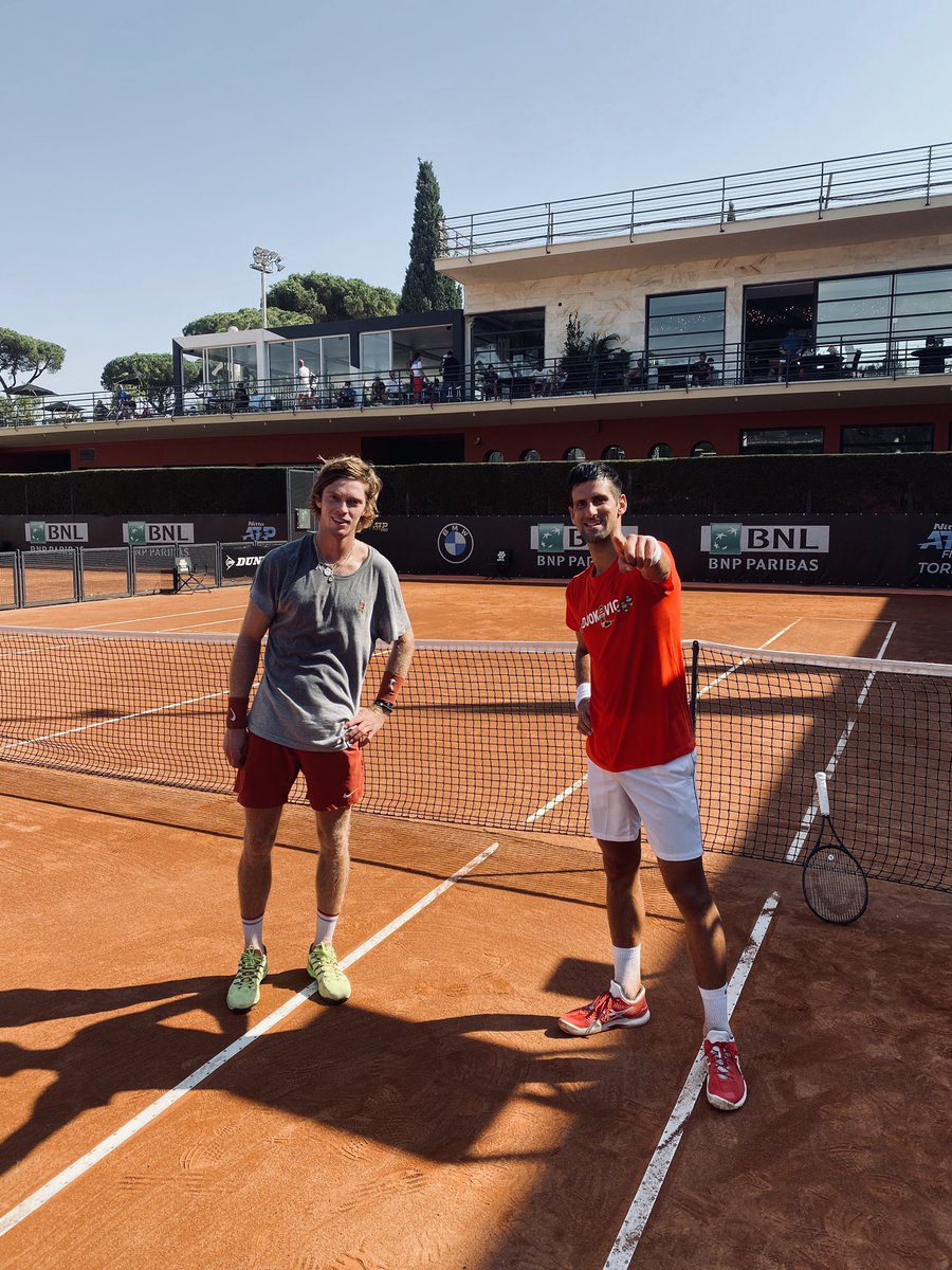 Nole: See that idiot staring at us right now?
Andrey: Yeah what about her?
me: What happens if you flip the Serbian flag upside down? 🙂‍↕️
them: