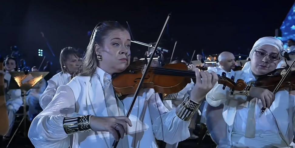 الحفلة خلصت تعالولي بقى ايه اللى بينكم وبين المخرج عشان كل دقيقتين الكدر يجي عليكم 
#المتحف_المصري_الكبير