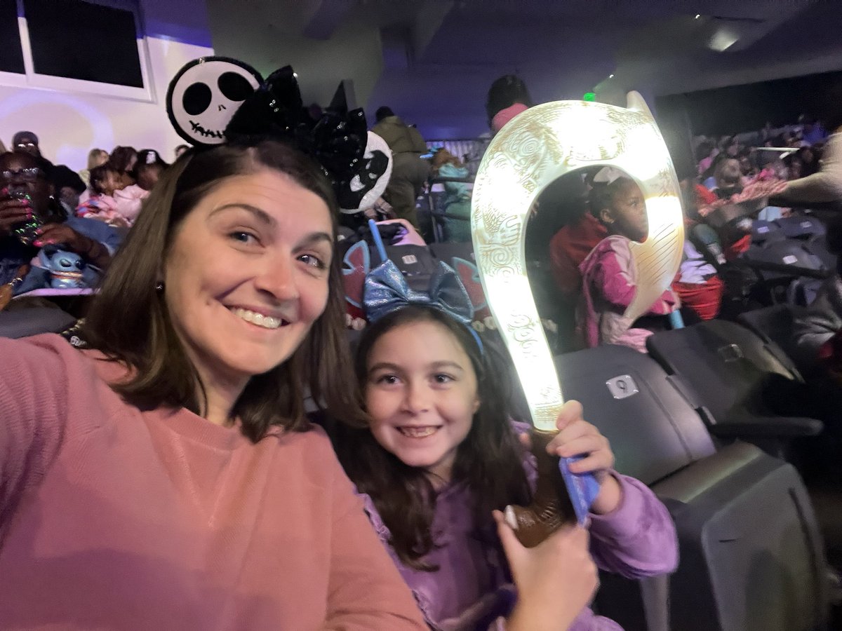 regibbs_mcs's tweet image. #disneyonice
