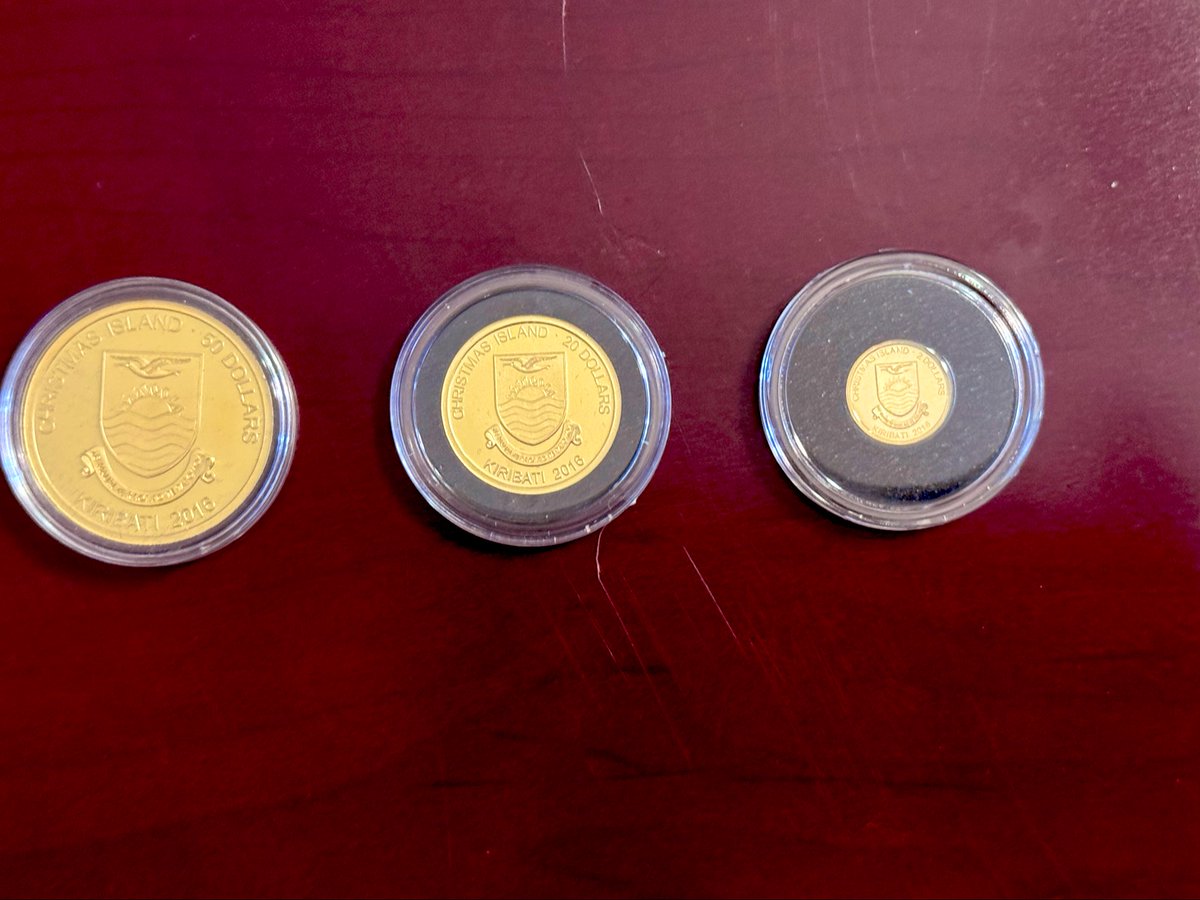 eustacker's tweet image. Christmas 2016 Kiribati Santa Claus Gold coins. I think now all denominations are captured. 1/4oz, 1/10 oz and 0.5 gram. All 999 gold. @suomenmoneta released them in Finland almost a decade ago. 

#Gold #CoinCollection #GoldStacking