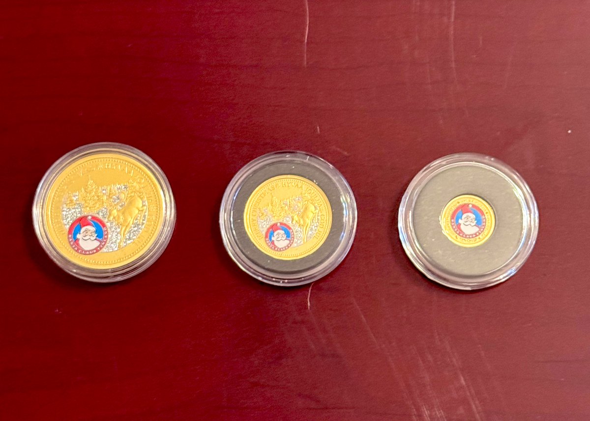 eustacker's tweet image. Christmas 2016 Kiribati Santa Claus Gold coins. I think now all denominations are captured. 1/4oz, 1/10 oz and 0.5 gram. All 999 gold. @suomenmoneta released them in Finland almost a decade ago. 

#Gold #CoinCollection #GoldStacking
