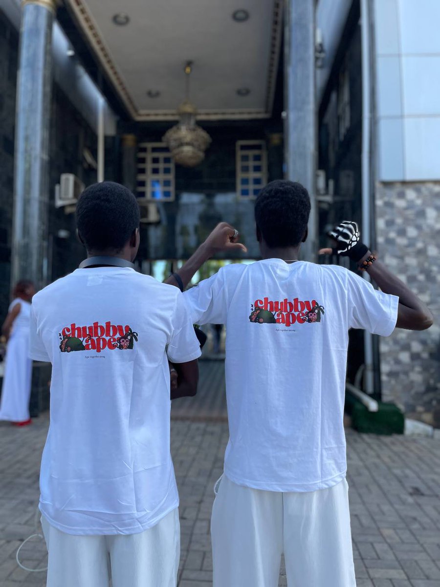 Two apes, one mission: stay chubby, stay bullish 🦍🍌

Thanks <a href="/Chubbyapesnft/">Chubby Ape</a> &amp; <a href="/solflare/">Solflare - The Solana Wallet</a>  for the heat 🔥

#G4G #GApe