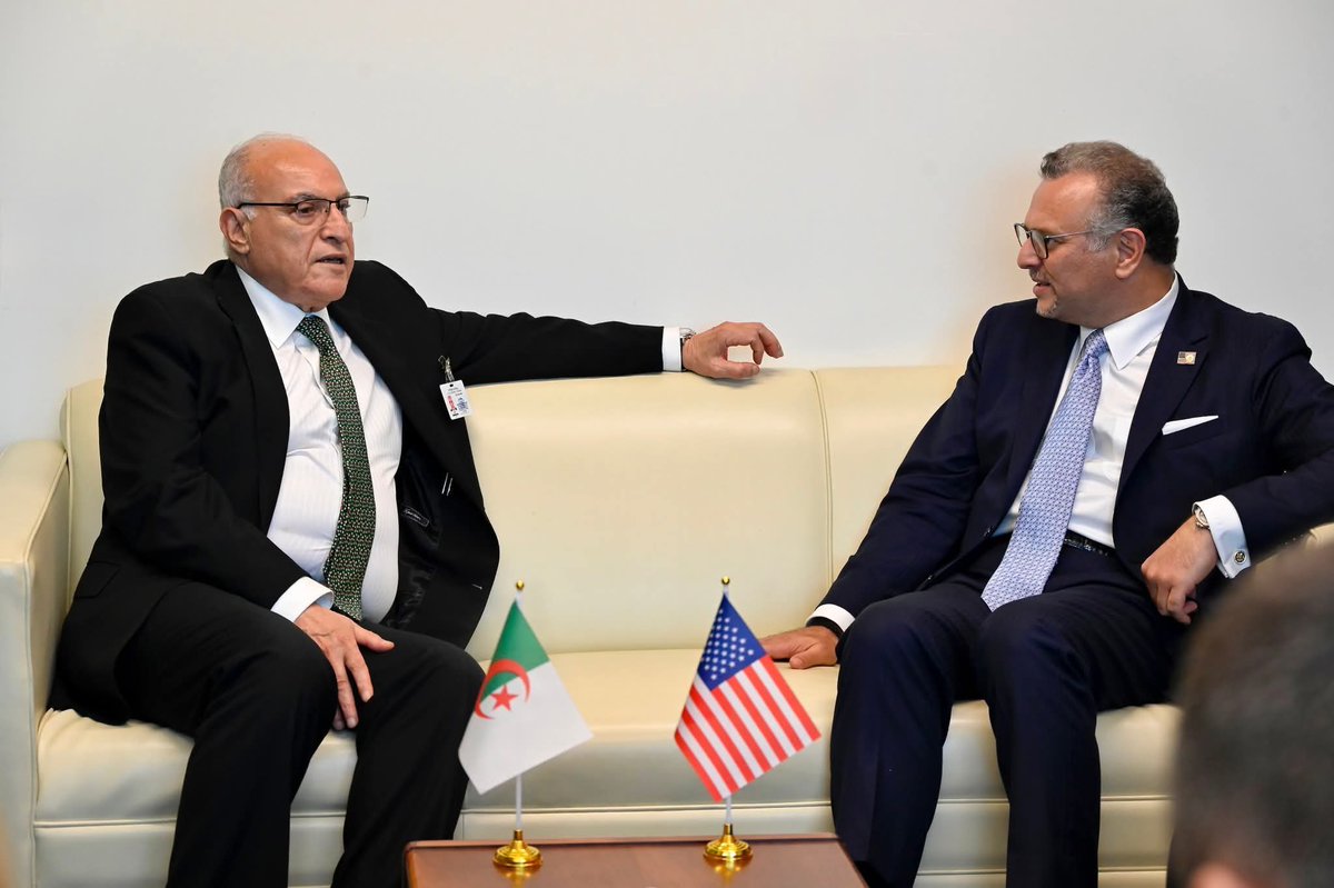 ahafsidz's tweet photo. وزير خارجية #المغرب 🇲🇦في ورطة!
#عطاف 🇩🇿و #بولوس 🇺🇸 يكذبان تكذيبا قاطعاً ترهات وخرافات بوريطة التي قدّمها أمس للشعب المغربي..
#بوريطة_في_ورطة https://t.co/fAHHok4fOz