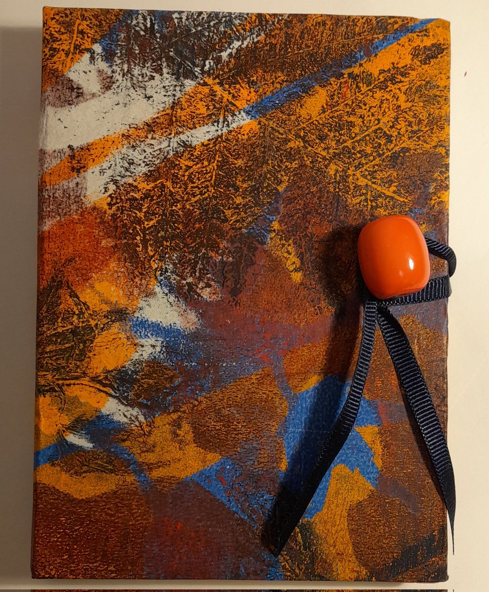 zyarts's tweet image. Another Autumn themed bookwork. Hand printed cover. Painted pages. #bookwork #Autumn