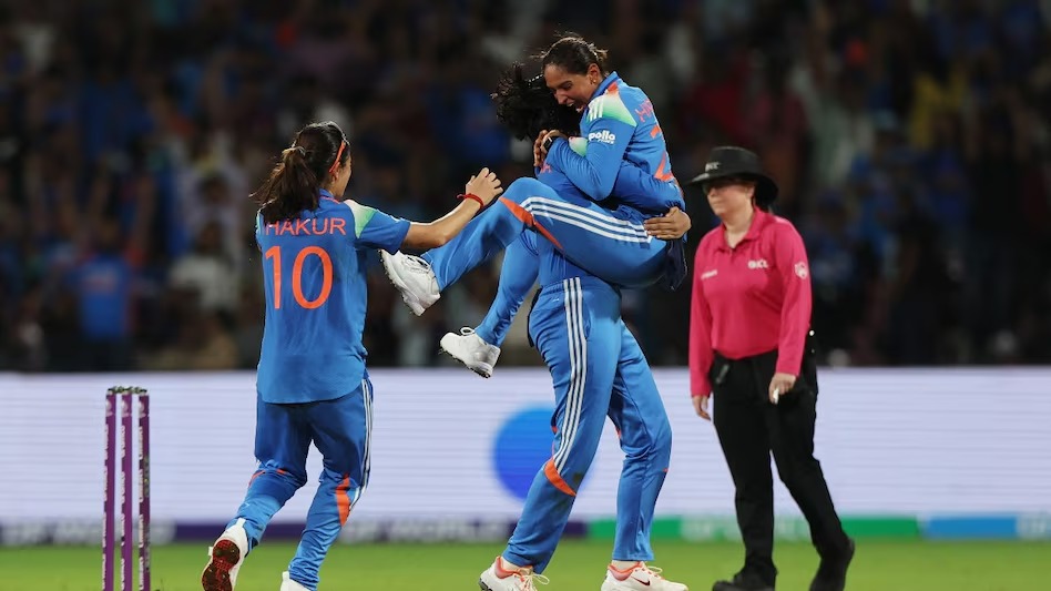 SunnyRaikwar5's tweet image. India lift the world cup after 52 years.....
#indiancricket 
#indianwomencricket