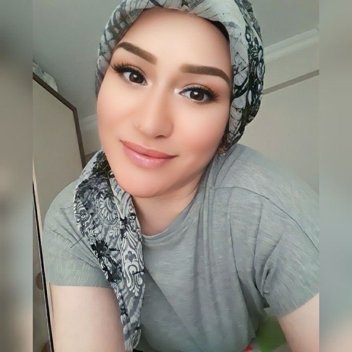 Karisini benimle aldatmak isteyen var mı