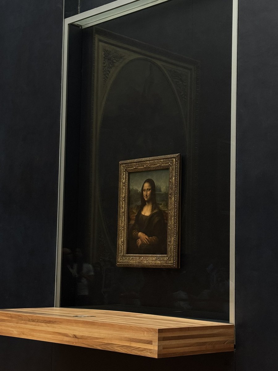 degeneKAWS's tweet image. its really impressive to see this piece of art up close #MonaLisa