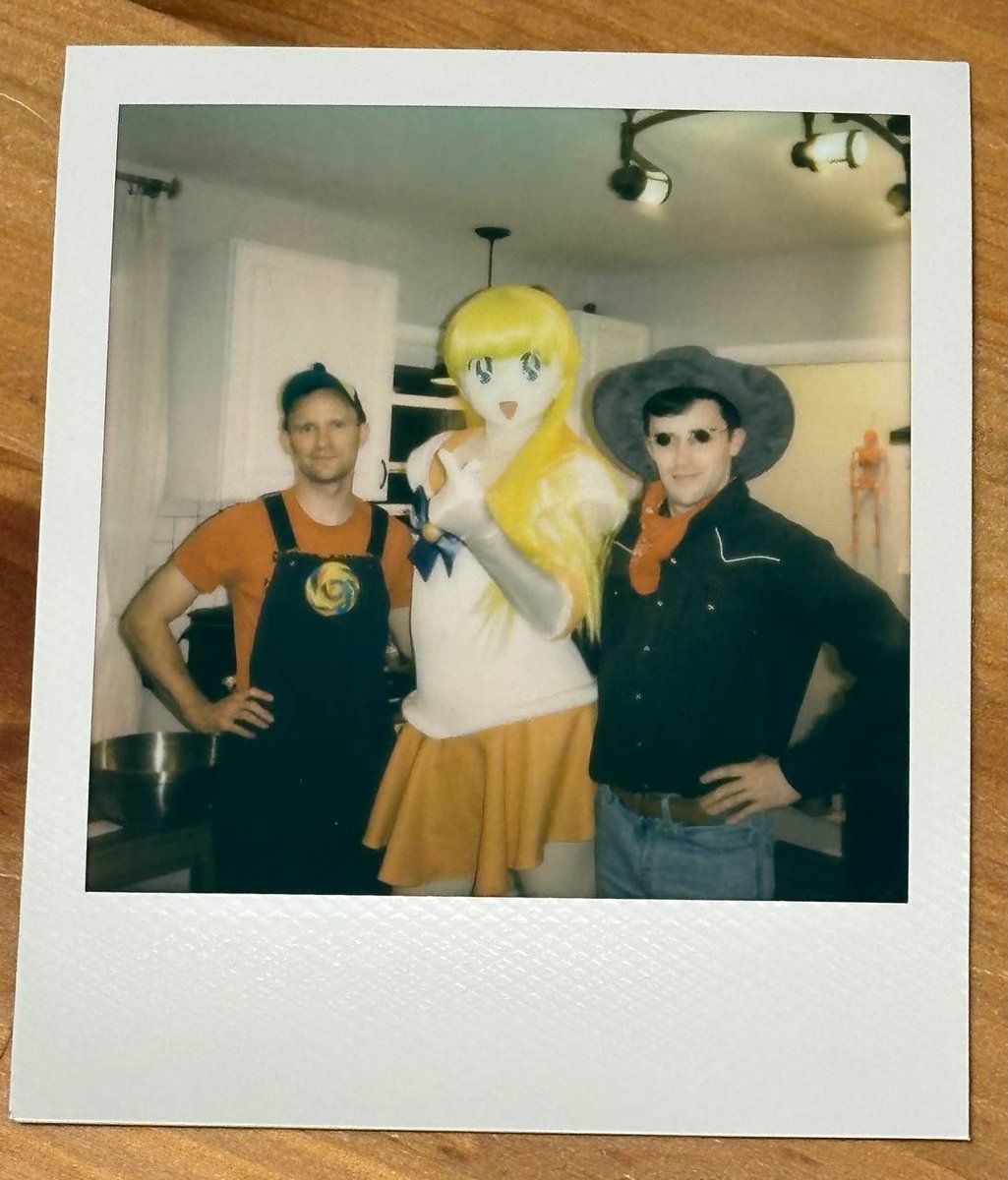 Got to have such an amazing time at a friend’s Halloween party this weekend!! 

Tysm <a href="/astrothewolf/">astro</a> and <a href="/bigredderg/">Cyn ➡️ FANG</a> for hosting!! 

#kigurumi #きぐるみ