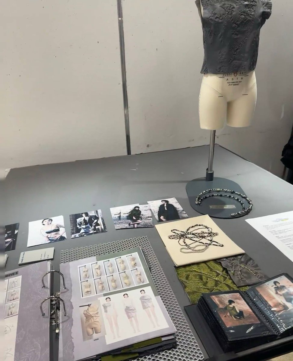 Ashleybe8rmk's tweet image. Bold, daring, and meticulously crafted – this design is anything but ordinary. Every detail makes a statement. 🔥 #InnovativeStyle #DesignRevolution