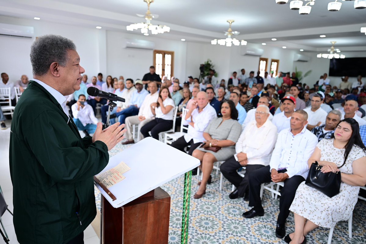 LeonelFernandez's tweet image. En San José de Ocoa, escuchamos a nuestros productores y coincidimos: despedir a los técnicos agropecuarios fue un gravísimo error del PRM.

Esa decisión provocó la crisis del campo dominicano.
En 2028, los restituiremos y devolveremos la asistencia que nuestros productores…