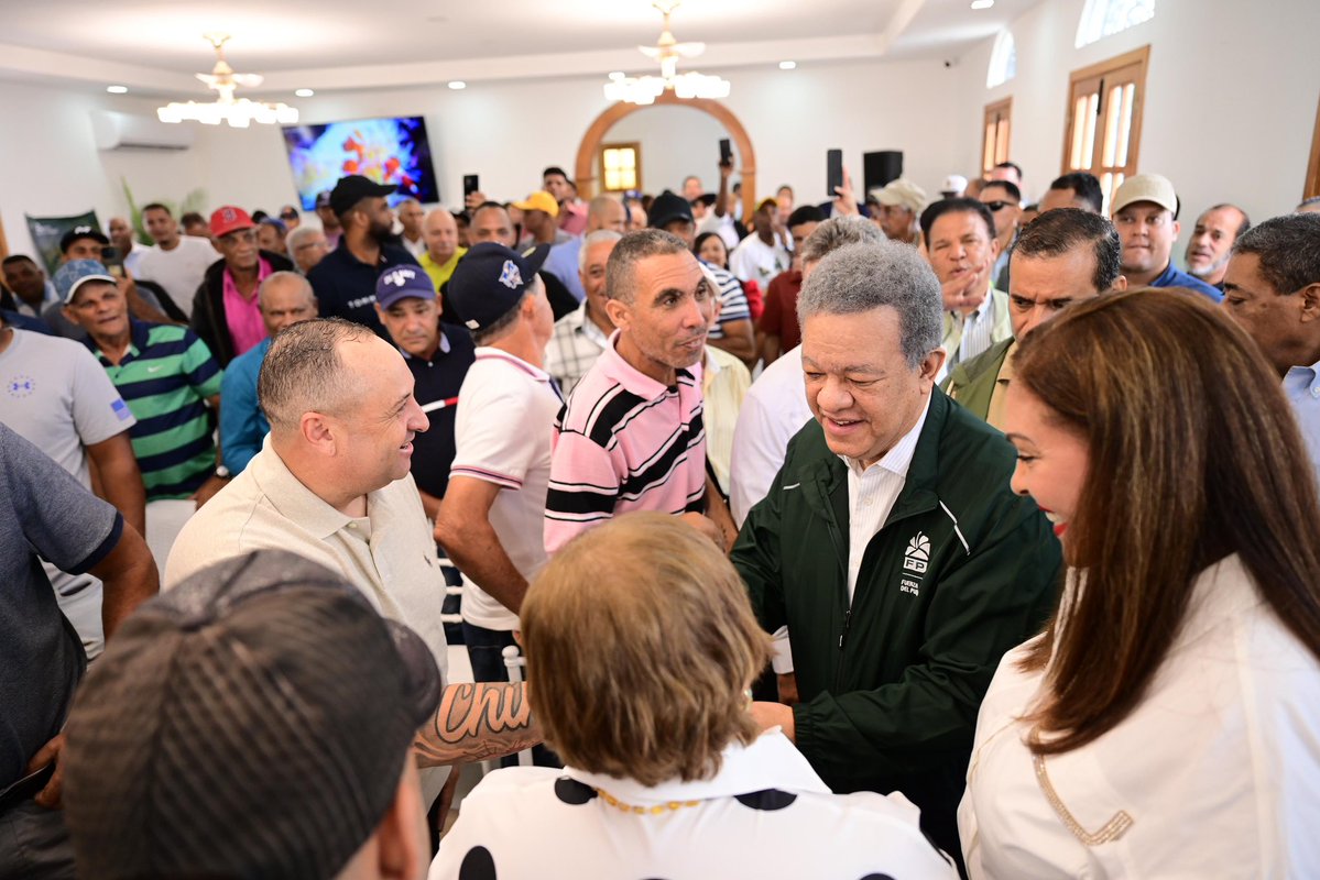 LeonelFernandez's tweet image. En San José de Ocoa, escuchamos a nuestros productores y coincidimos: despedir a los técnicos agropecuarios fue un gravísimo error del PRM.

Esa decisión provocó la crisis del campo dominicano.
En 2028, los restituiremos y devolveremos la asistencia que nuestros productores…