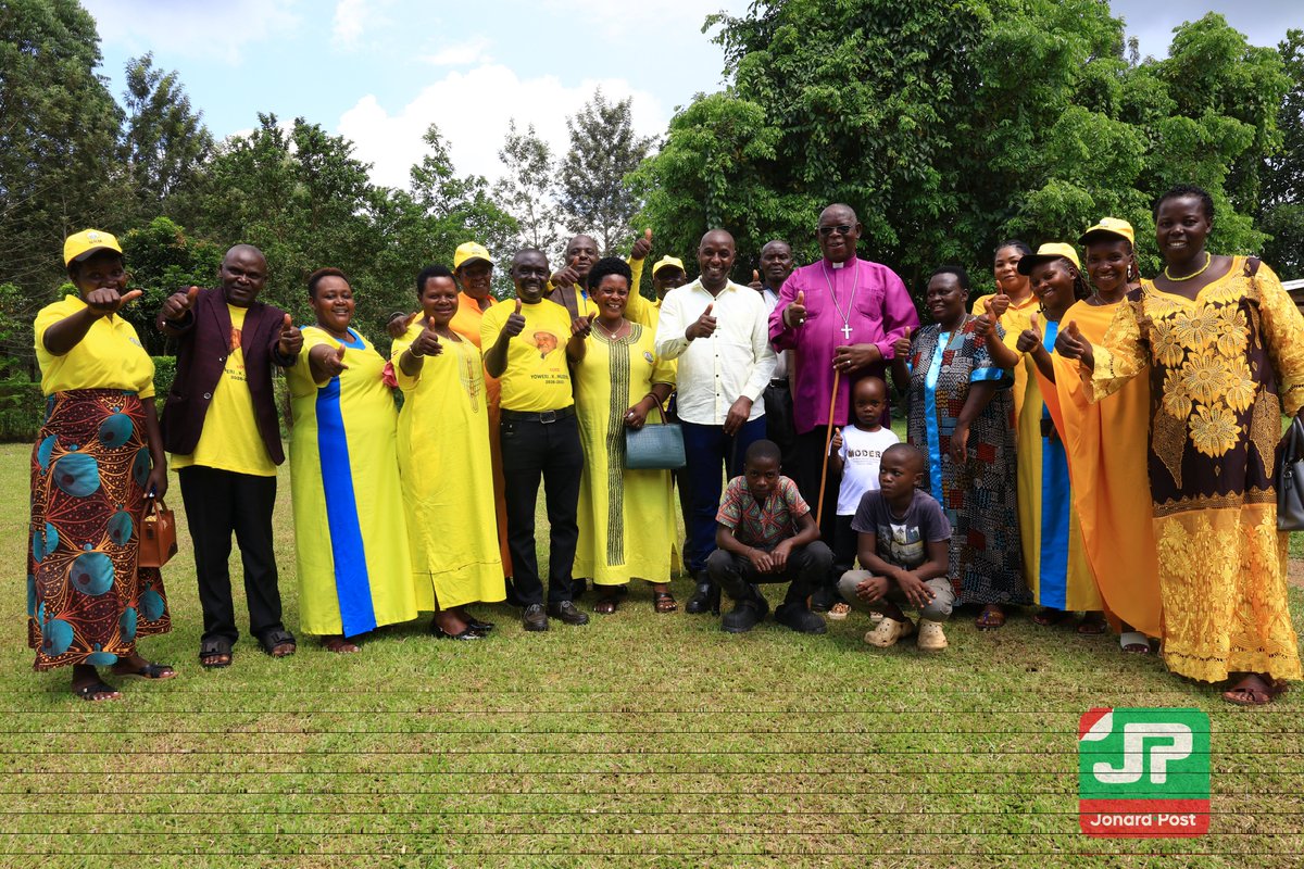 nrmwesternug's tweet image. Eng. Jonard Asiimwe Akiiki also visited the Bishop Emeritus of Bunyoro Kitara Diocese Samuel Kahuma and wife Mama Sarah at their home in Nyarugabo in Kiduuma Ward.

Eng. Jonard commended their efforts towards agriculture that has influenced the neighborhoods into engaging in…