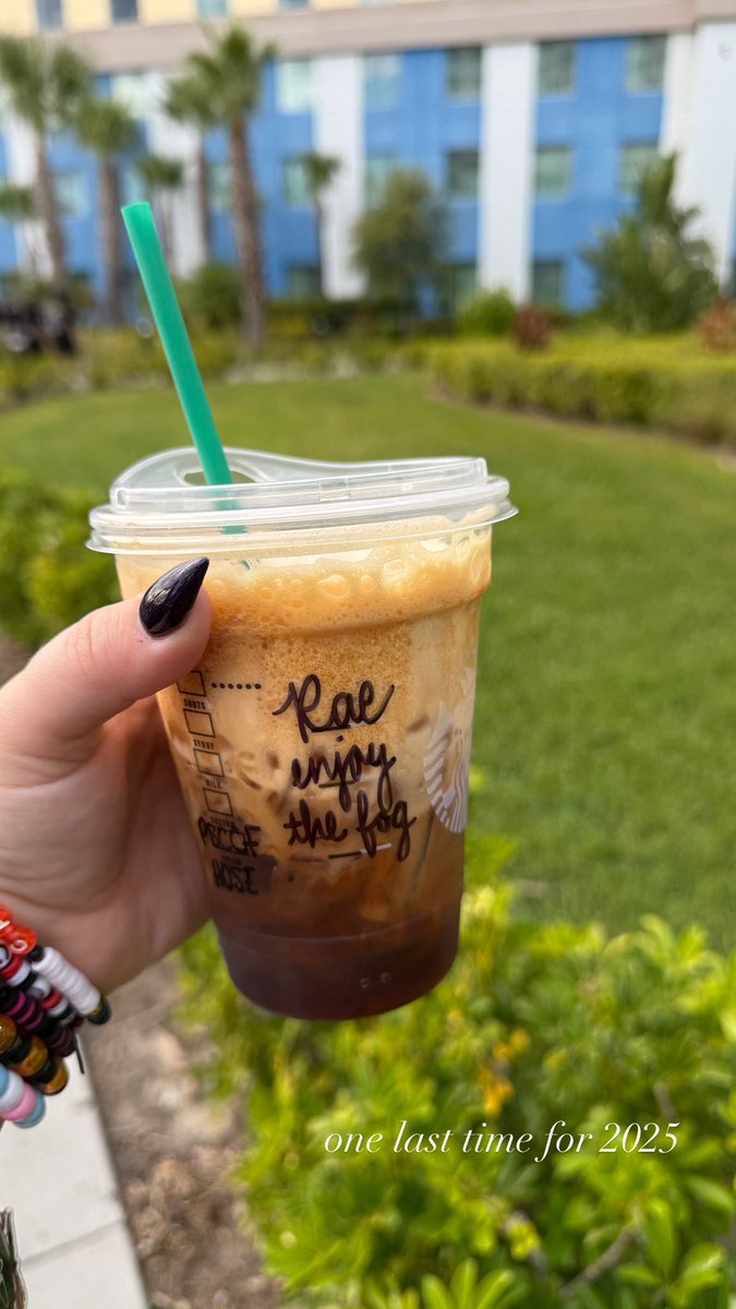 RayRayStingRay's tweet image. see u in the fog - one last time for 2025 🤍