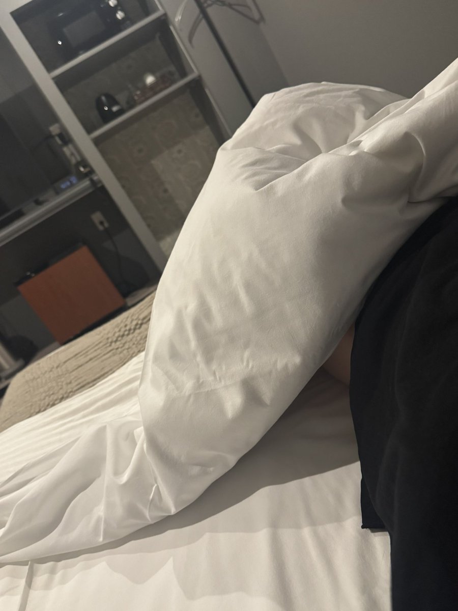 Meeee1569's tweet image. 飲みいったらいつもは快活だけど、タクシーに揺られたくなくて1人ホテル✋