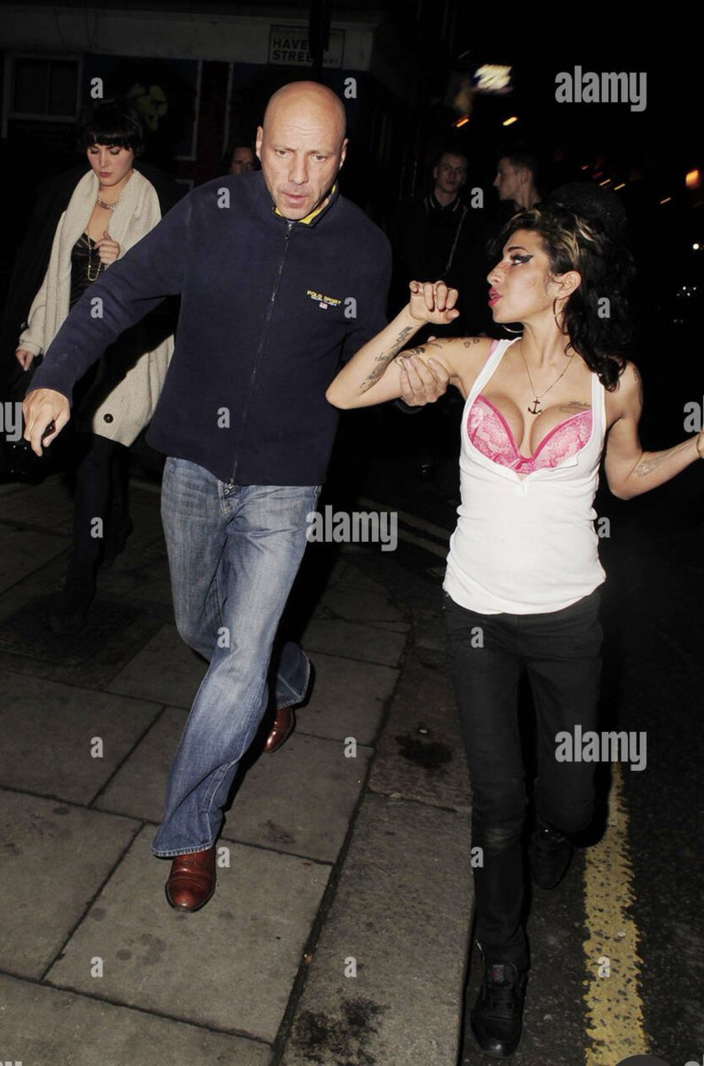 DeanoRifles777's tweet image. A very dear friend of mine James Browne, has written a poem about Amy Winehouse. 
@jamesbrowne08 

‘Two Seven, Too Soon’
youtu.be/000VWKBQCgo?si…

linktr.ee/regency.music

Classical backing track written and performed by myself 🎹🎻
Beatitudine - Opus V
‘Parum Adamantino’…