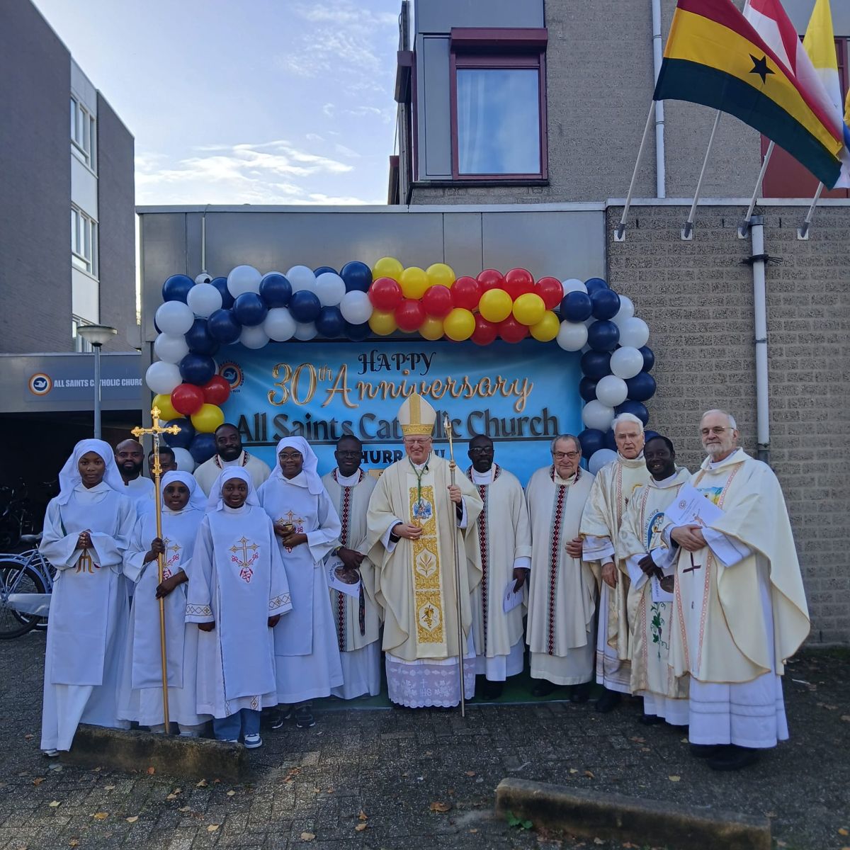 Dertig jaar Afrikahuis in Amsterdam: Let us become saints! dlvr.it/TP24yL