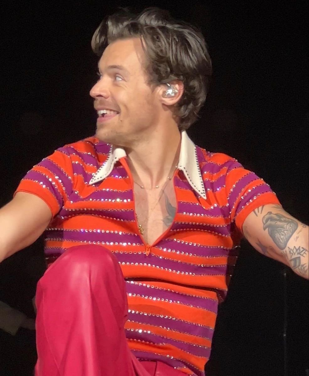 satelliteeharry's tweet photo. He’s so Prince Charming ❤️ https://t.co/ixUO9DzvPp