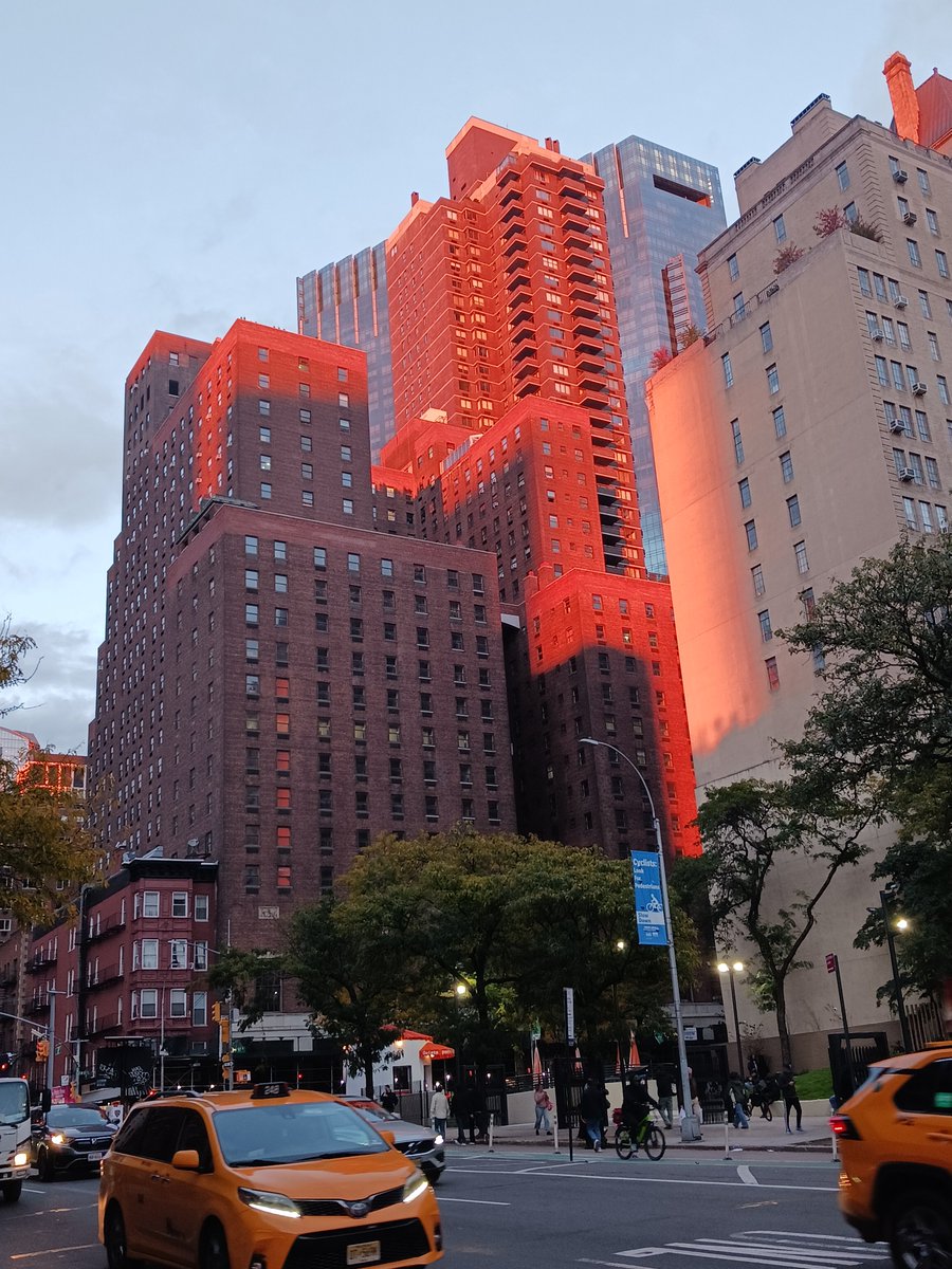 irvoneil's tweet image. Often when I walk past the old Henry Hudson Hotel on 57th St and Ninth Avenue, I think of Matthew Scudder, who lived there. Took this pic recently..the sunset was so bright on the brick, and altho my phone&apos;s camera slightly intensified it, it was indeed this striking to see!