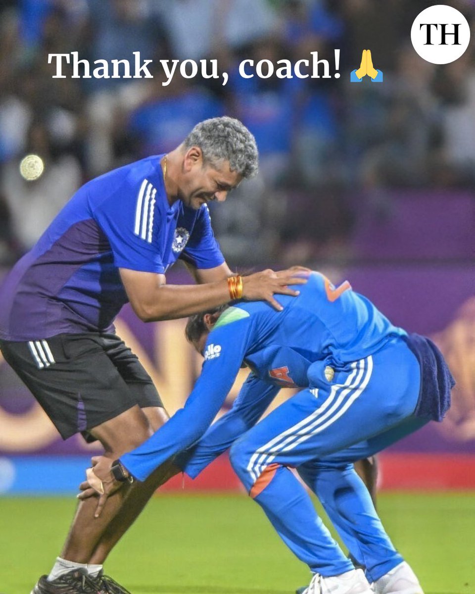 the_hindu's tweet image. A gesture of gratitude! 🙏

A touching moment as India captain Harmanpreet Kaur bows to coach Amol Muzumdar after India’s ICC Women’s World Cup victory, a gesture of respect that says it all.

Photo: EMMANUAL YOGINI