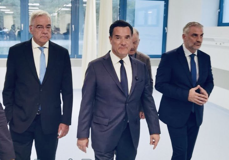 ChronasA's tweet photo. 📍 Σημαντική επίσκεψη του Υπουργού Υγείας στα νοσοκομεία της Θεσσαλίας και της Στερεάς Ελλάδας

Συνεχίζουμε με σχέδιο, συνέπεια και συνεργασία για ένα σύγχρονο και προσβάσιμο Εθνικό Σύστημα Υγείας.

#ΥπουργείοΥγείας #5ηΥΠΕ #ΔημόσιαΥγεία #Νοσοκομεία #Θεσσαλία #ΣτερεάΕλλάδα https://t.co/zFzzwFNCxf