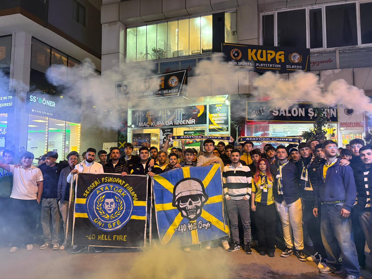 SEVMESİNİ BİLENE FENERBAHÇE HER YERDE!
Fenerbahçe'mizin beşiktaş maçını grup üyelerimizle beraber izledik.
#ErzurumLiseGFB
