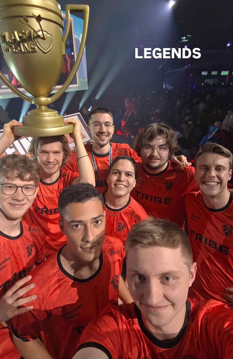 eVe Cech tweet media